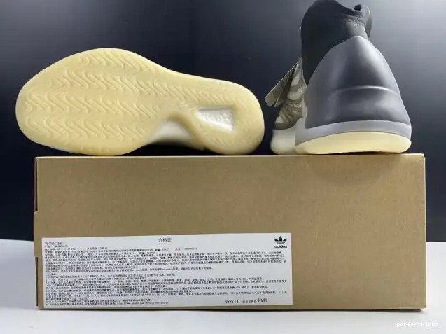 Barium Quantum Yeezy Adidas H68771 0611